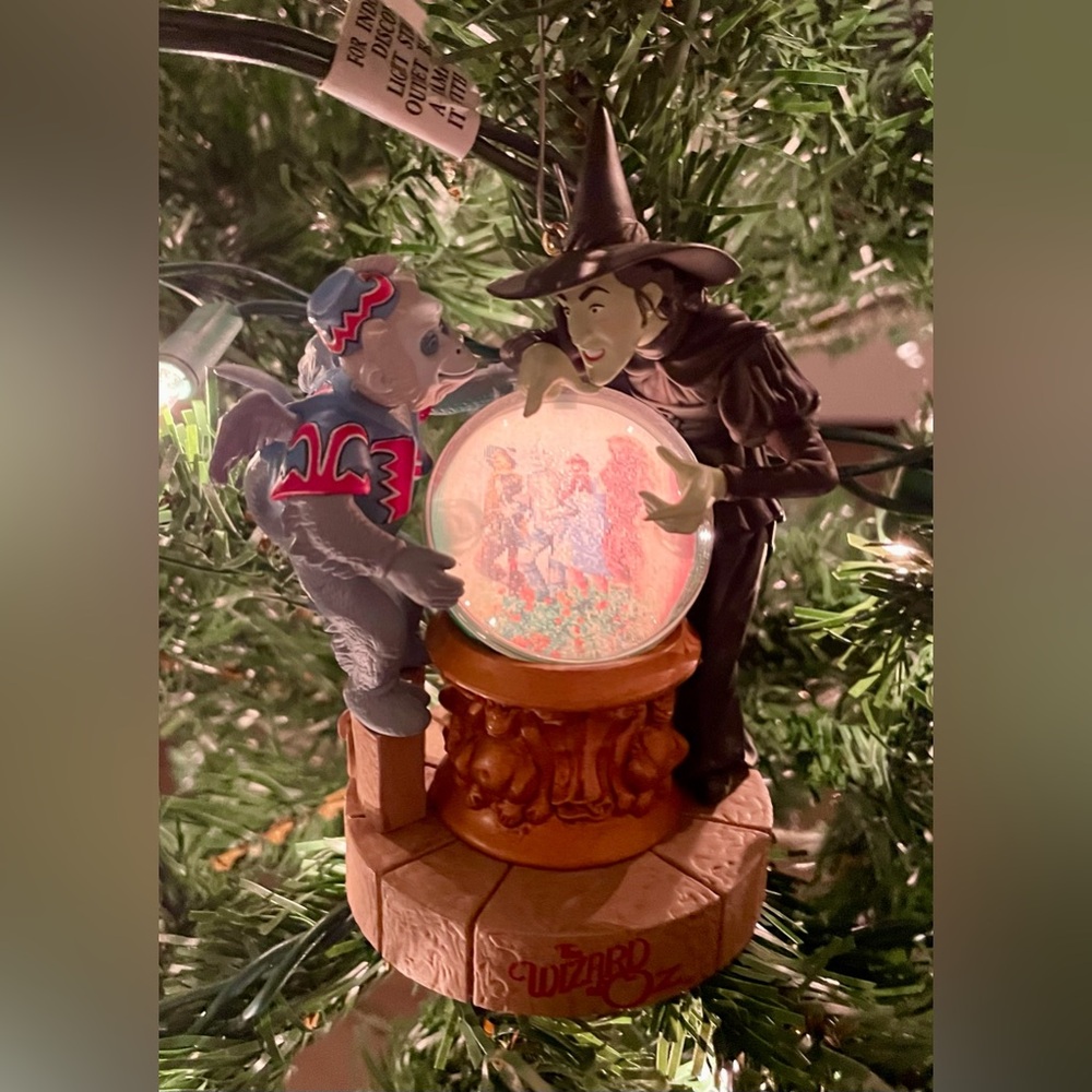 Hallmark Keepsake “Poppy Fields” Wizard of Oz Ornament - Picture 3 of 11